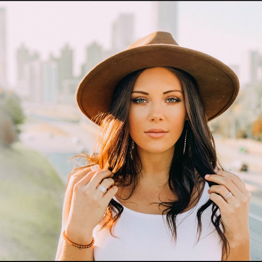 Meet your Posher, Carson